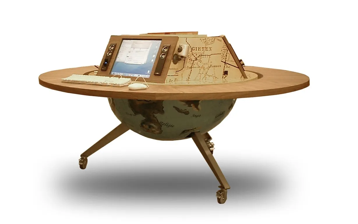 The Wisselkabinet, a round wooden story cabinet with a screen